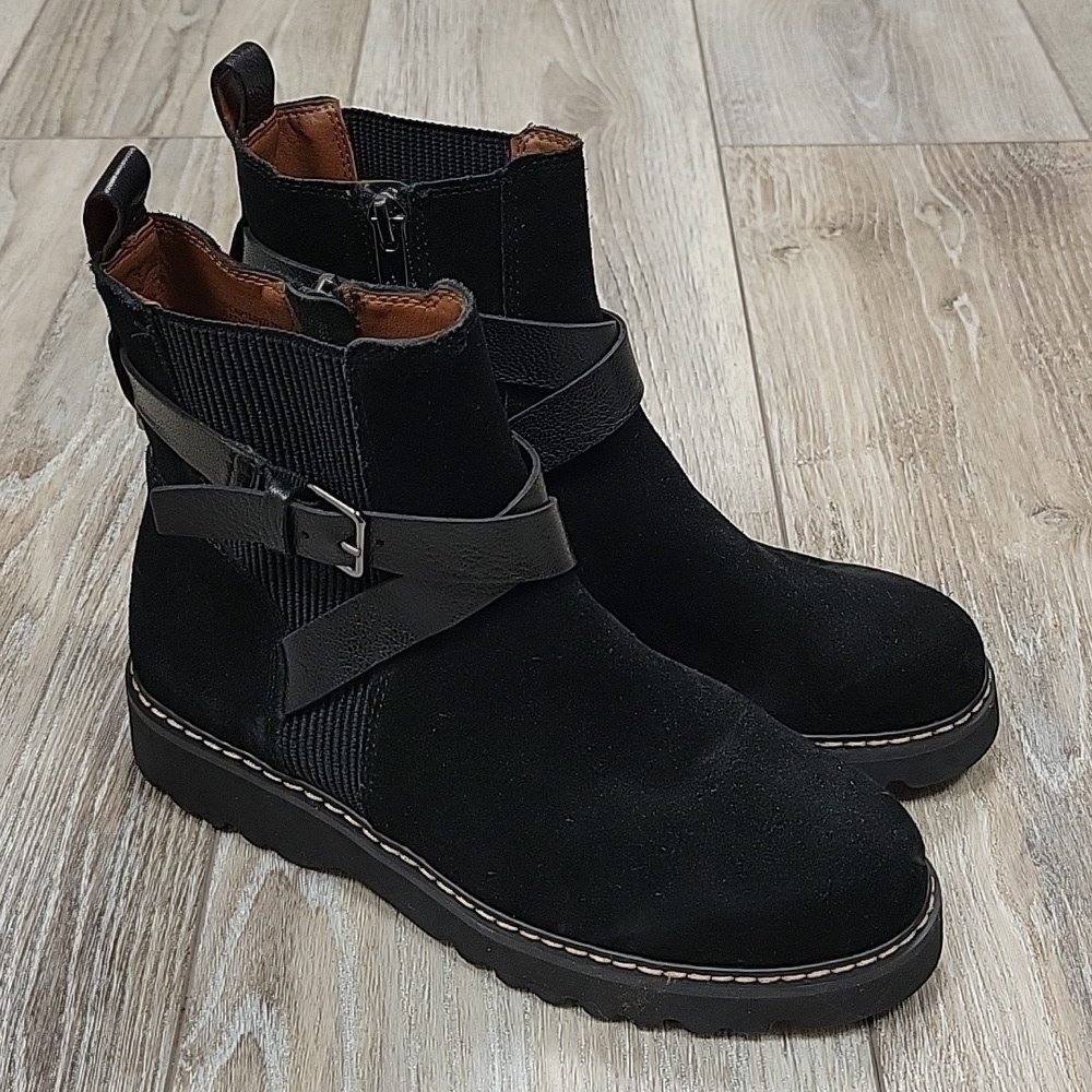 Donald Pliner Size 5 Captain Black Suede Bootie NWOT